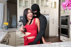 Vợ ngực bự cúp F trong mối quan hệ xa. Vì dịch bệnh nên lệnh phong tỏa vẫn chưa được dỡ bỏ. Tôi không ngờ rằng sau khi lệnh phong tỏa được dỡ bỏ, vợ tôi lại trở thành nô lệ tình dục.